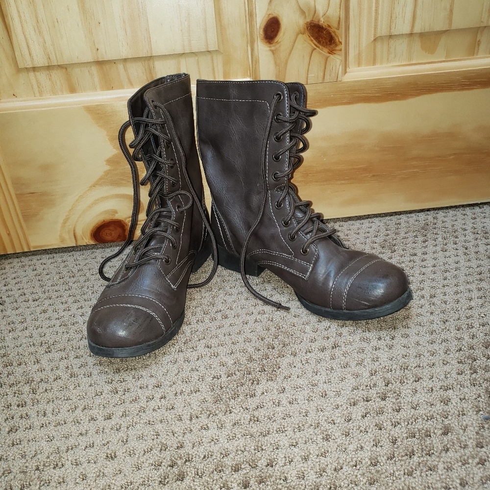 Brown boots size 7
